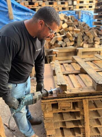 Pallets (2)