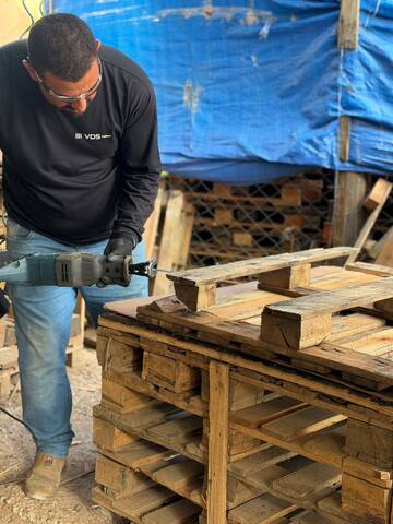 Pallets (4)