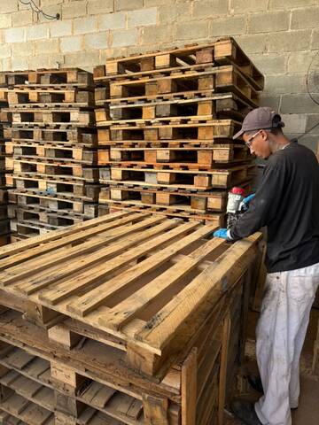 Pallets (5)