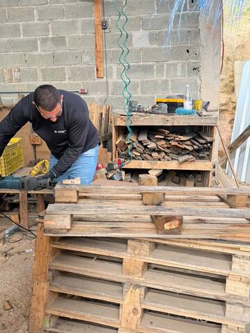 Pallets (7)