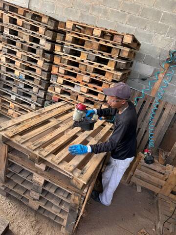 Pallets (8)